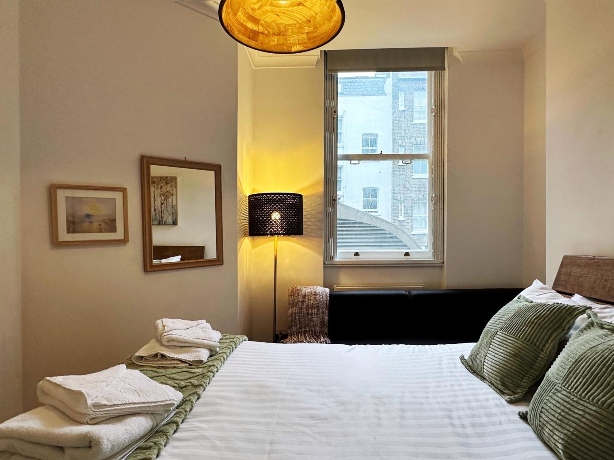 Apartament Theo's 2 Bedroom In Londra